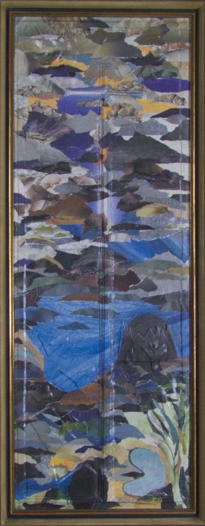 „Landschaft mit Hockender“ – Kreuzrelief, Figur in abstrahierter Landschaft.