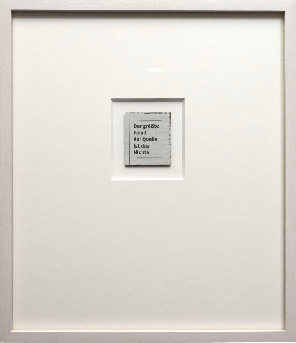 Quallenfeind. Ein Satz aus dem Tagesspiegel, eingerahmt.