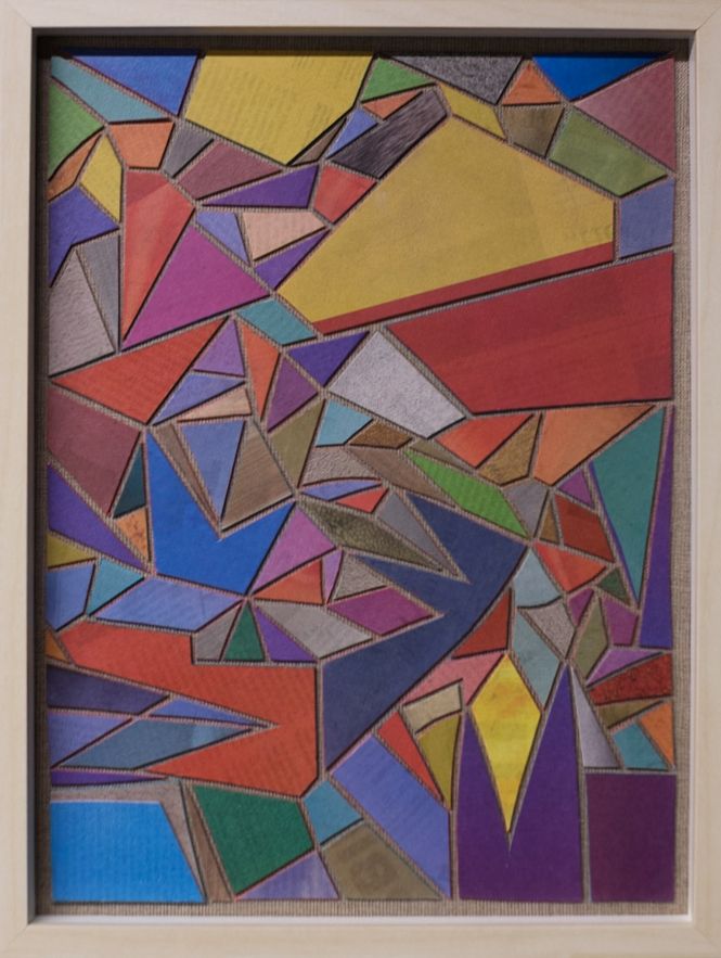 Große Farbcollage mit vielen Dreiecken, Rotflächen und gelbem Feld im oberen Bereich.