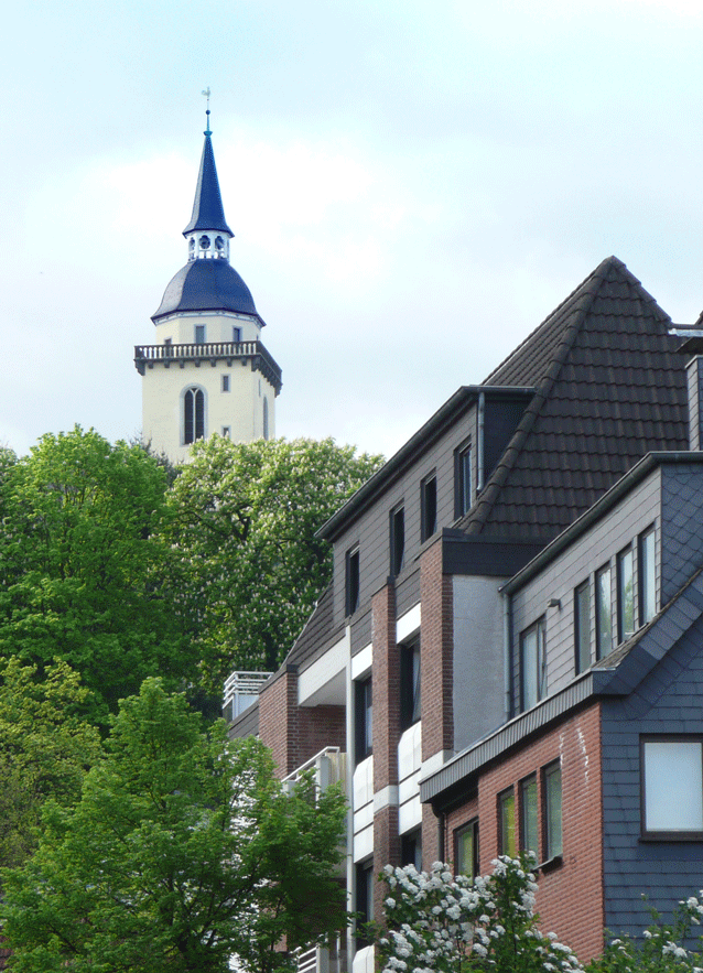 Persönliche, flexible Betreuung Unterstützung bei der aktiven Alltagsgestaltung Begleitung bei Arztbesuchen, Einkäufen oder kulturellen Veranstaltungen Unterhaltung mit Spaziergängen, Spielen & Co. Hilfe im Haushalt Vor- und Zubereitung von Mahlzeiten Hilfe zu Antrag von Pflegestufen