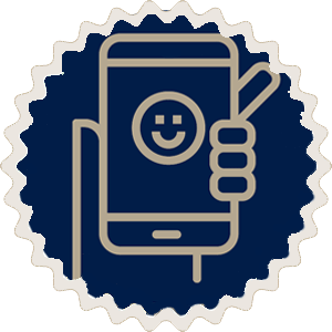 Das Bild beinhaltet eine Hand mit einem Smartphone