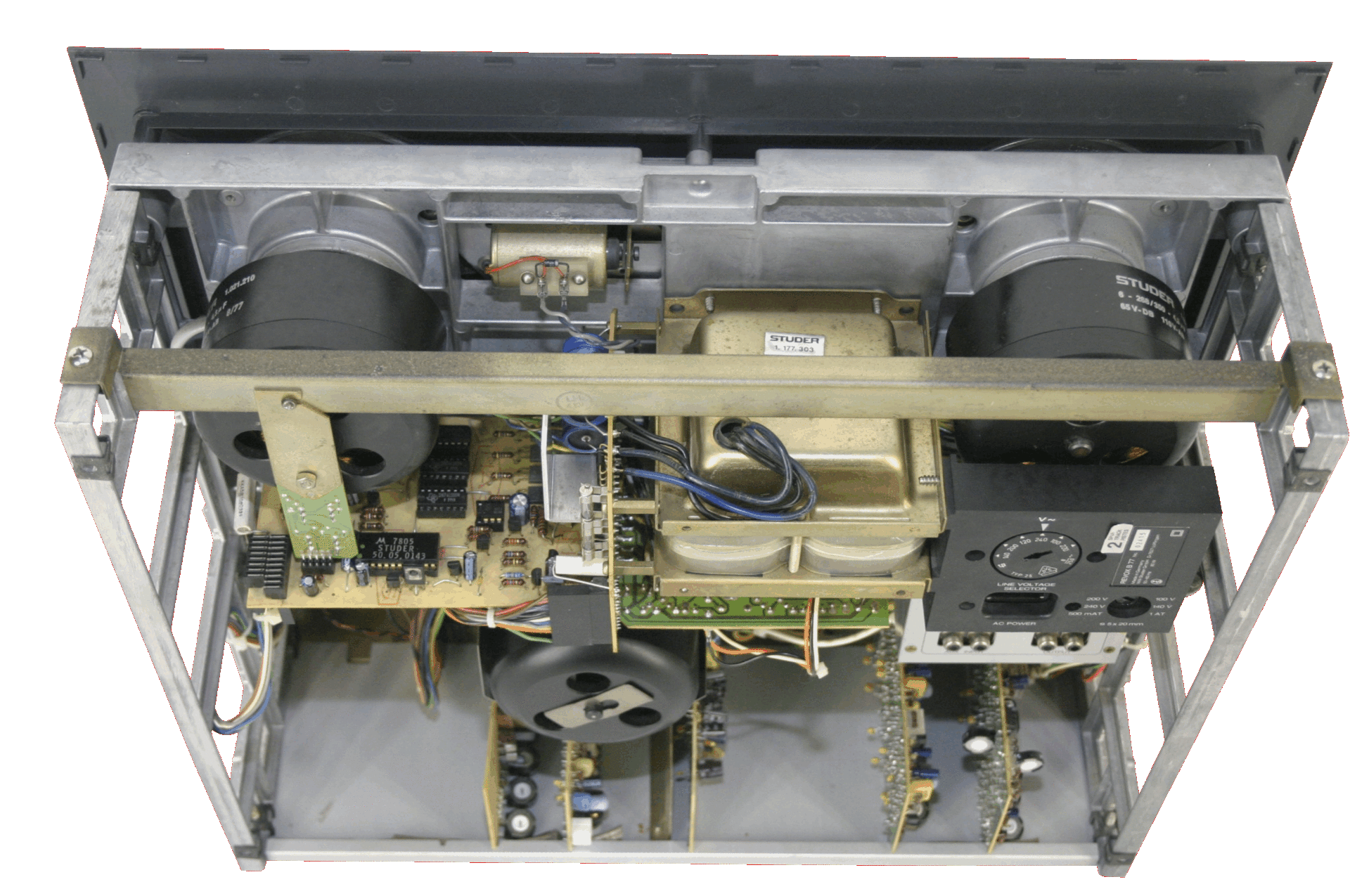 Revox B77 opened for the installation of the digital counter Z77 from Premium-Hifi Revox B77 opened for the installation of the digital counter Z77 from Premium-Hifi