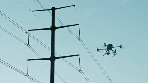 Postprocesamiento de imágenes y videos obtenidas con drone, destacando toda la información importante posible de los activos del cliente.