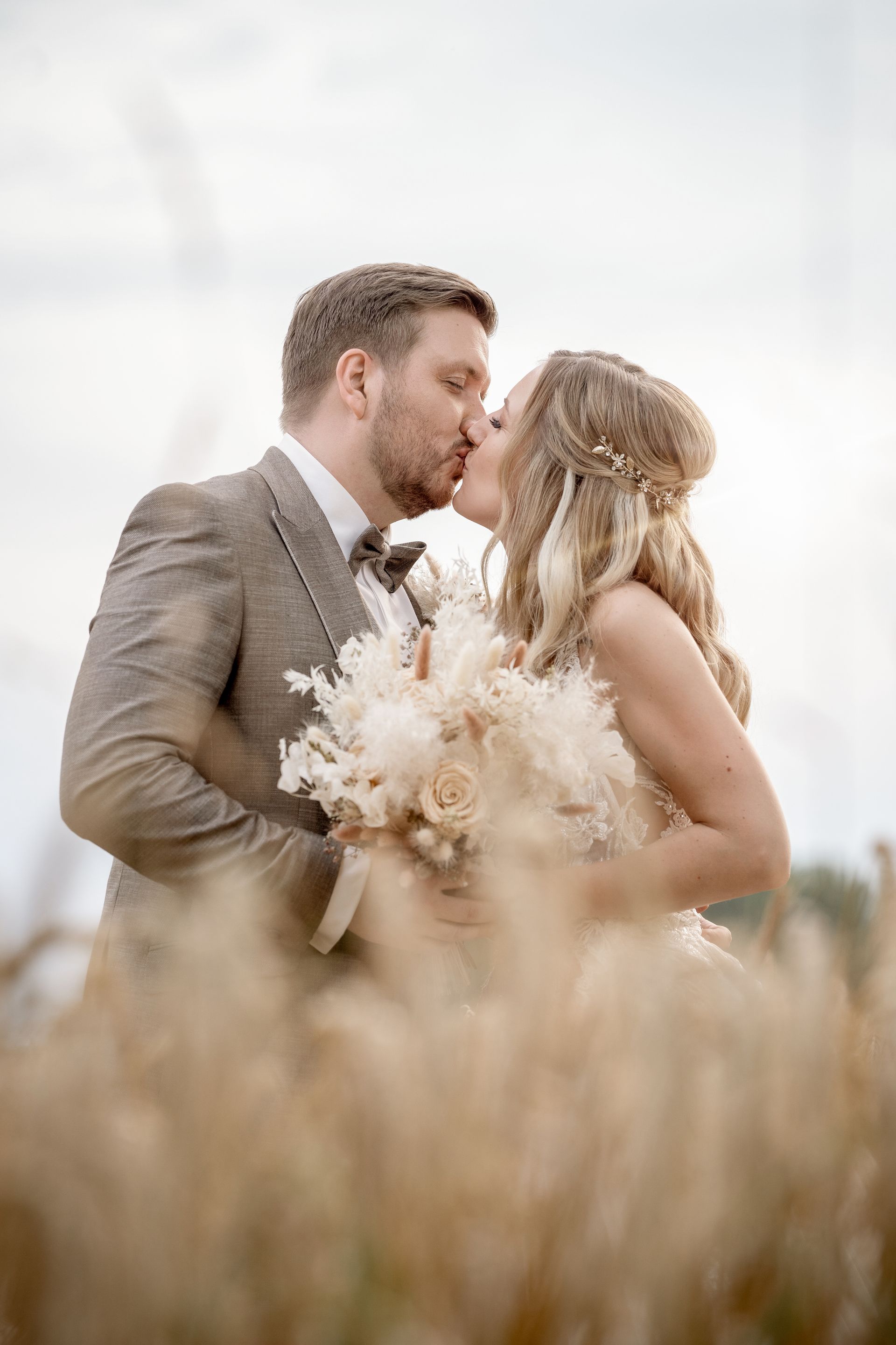 Brautpaar im Kornfeld