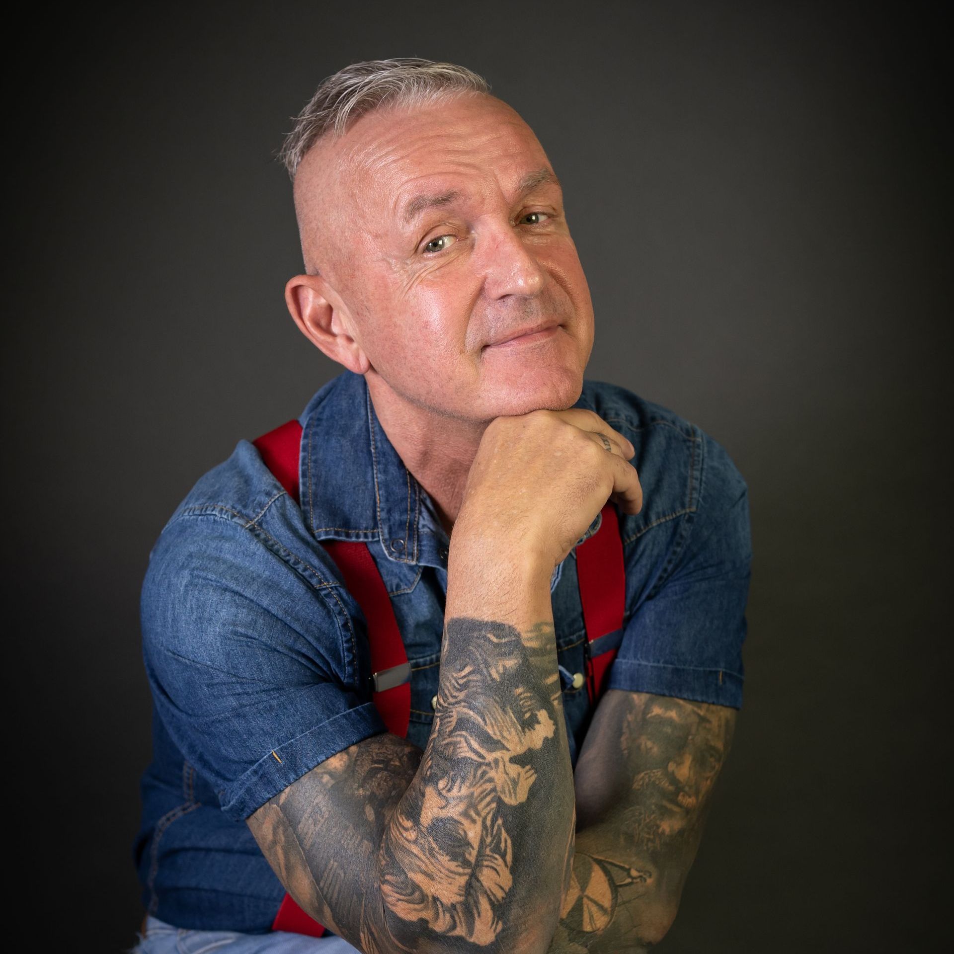 Armin ist für den Bereich Videografie/ Drohnenvideo/ Foto zuständig. Er ist zertifizierter Fernpilot.