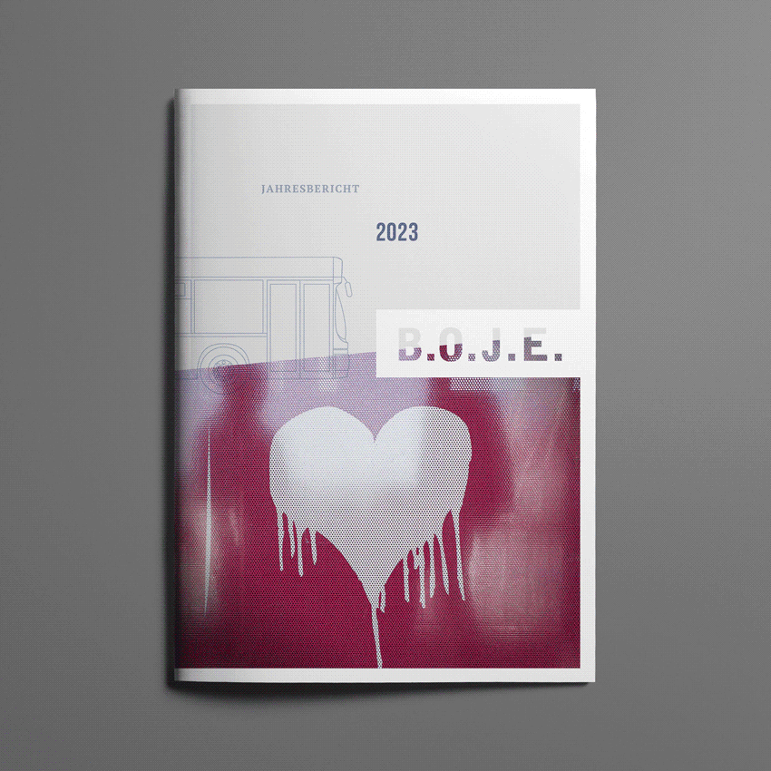 B.O.J.E. Cover Drei B.O.J.E.-Cover wechseln sich in einer Diashow ab. Ein Coverlayout aus dem Jahr 2020 mit einer Blumenillustration, eins von 2023 mit Herzmotiv und einmal das Coverlayout aus dem Jahr 2024 mit einer Stern- und Blütendarstellung.