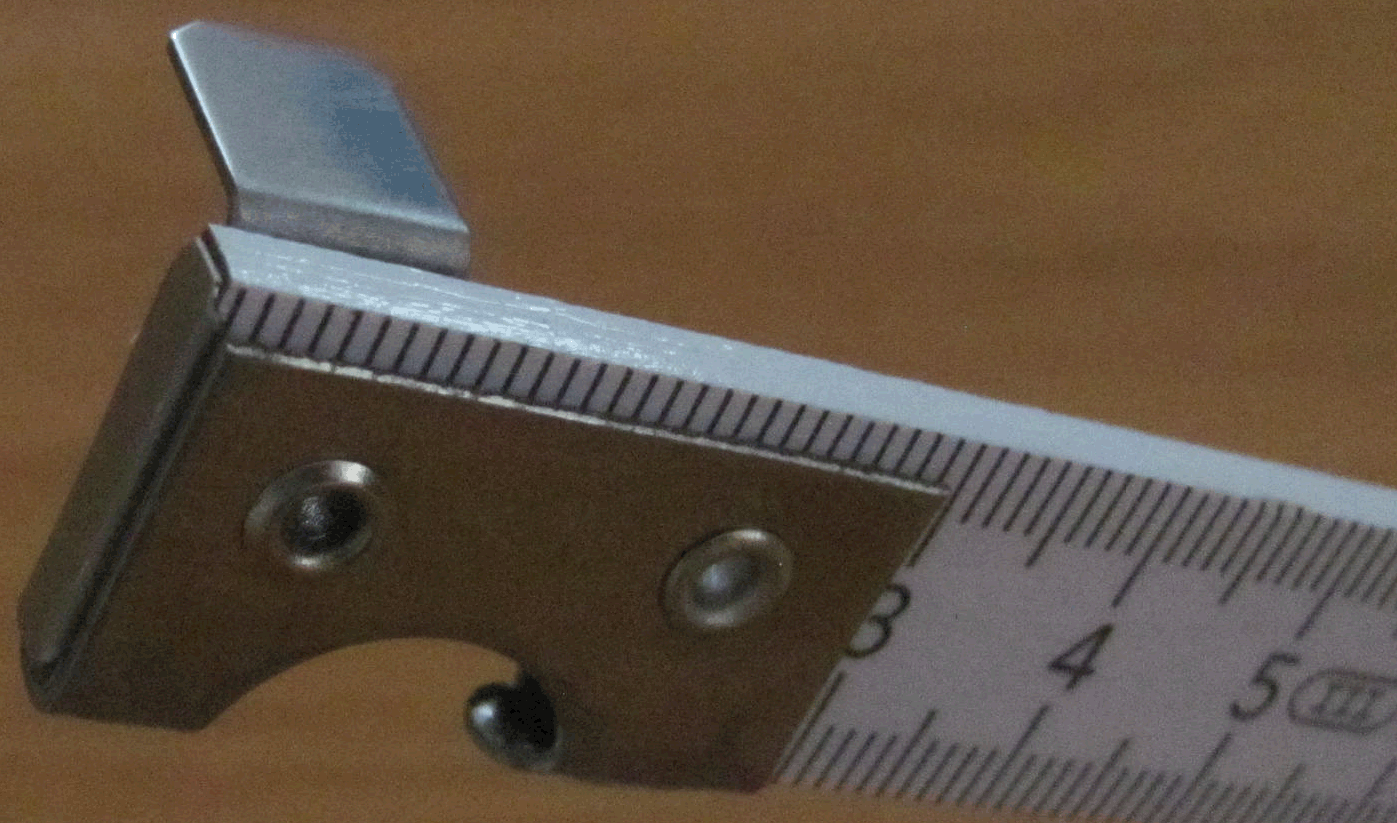 Mit Flaschenöffner und Anschlaghaken Zollstock; Meter; Massstab