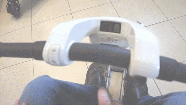 Le contrôle de conduite du Scooter électrique pliable 4 roues ATTO