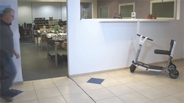 Le mode de transport du Scooter électrique pliable 4 roues ATTO