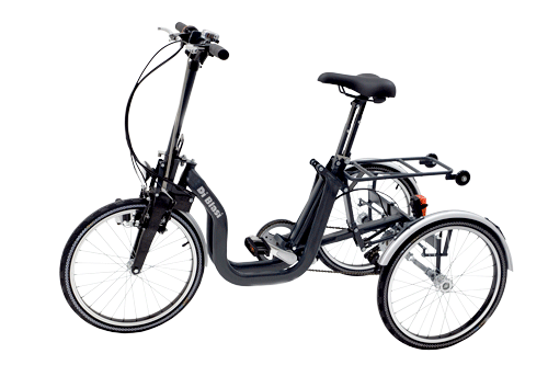 Le tricycle DI BLASI R34 peut être plié en six secondes, avec quatre simples gestes, Tout aussi simplement il peut être  déplié et devenir un tricycle confortable, adapté à tous les âges.
Ces caractéristiques font du mod. R32 un tricycle facilement utilisable même loin de chez soi et en voyage.
Il est actionné à pédales mais est équipé d’un moteur électrique auxiliaire qui démarre automatiquement quand on pédale et qui rend très léger l’effort au pédalage même en montée ou sur de longs parcours.