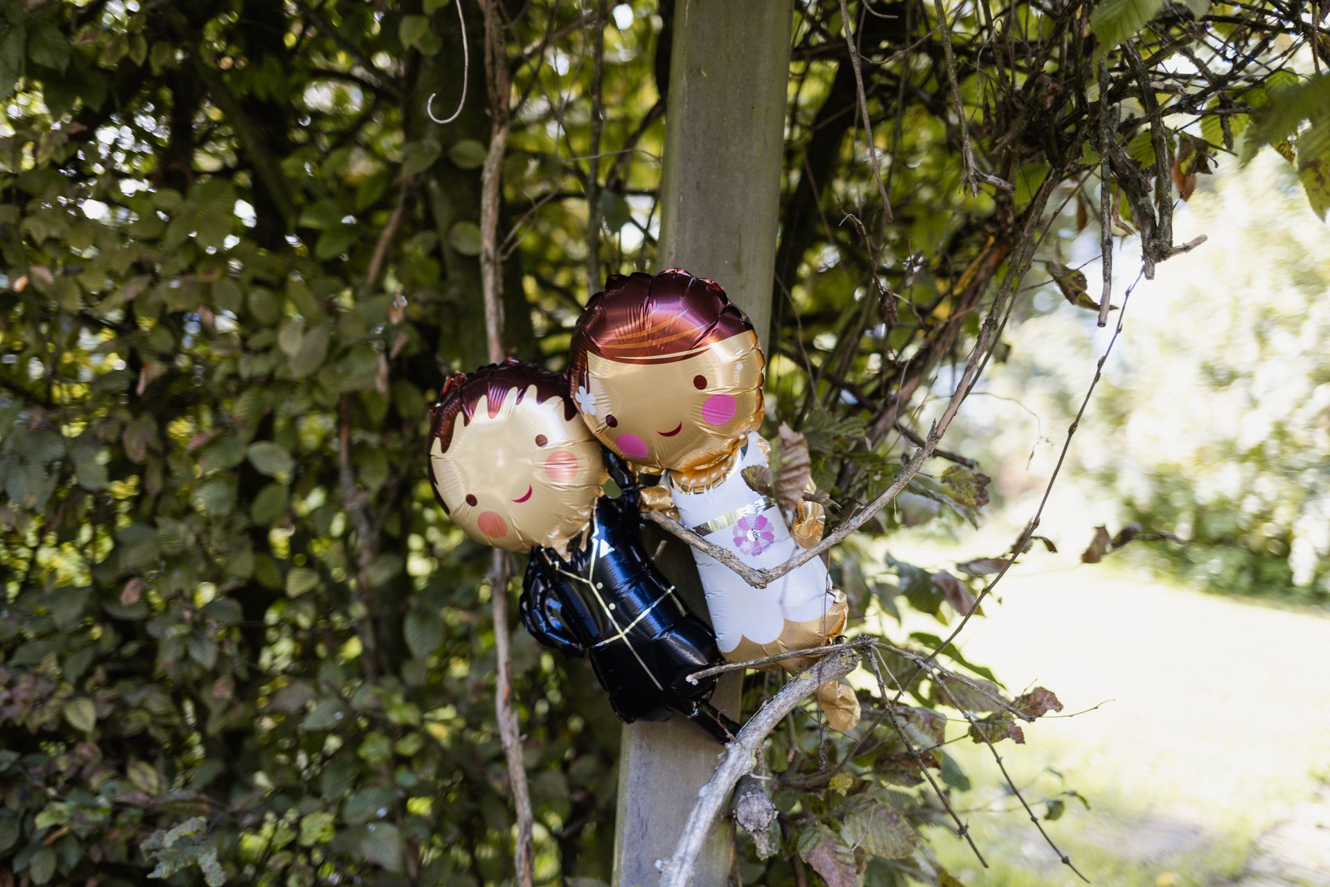 Luftballon Brautpaar im Garten des Thinghofs