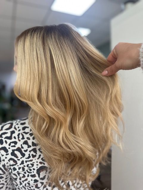 Haardichtung mit hochwertigen Great‑Lengths‑Extensions und Tressen im Premium‑Salon Unvergesslich Schön in Lichtenstein