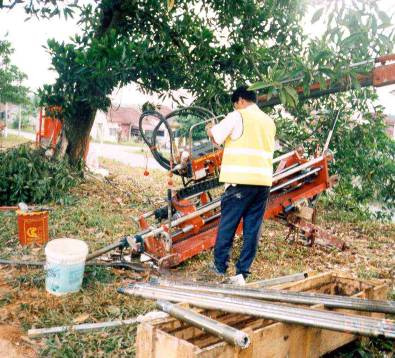 Forage horizontal dirigé avec la Foreuse Horizontale Dirigée HDD de fond de fouille MINI-JET MJ1600 LV