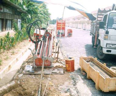 Forage horizontal dirigé avec la Foreuse Horizontale Dirigée HDD de fond de fouille MINI-JET MJ1600 LV