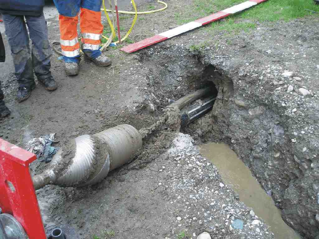 Forage horizontal dirigé avec la Foreuse Horizontale Dirigée HDD de fond de fouille MINI-JET MJ1600 LV