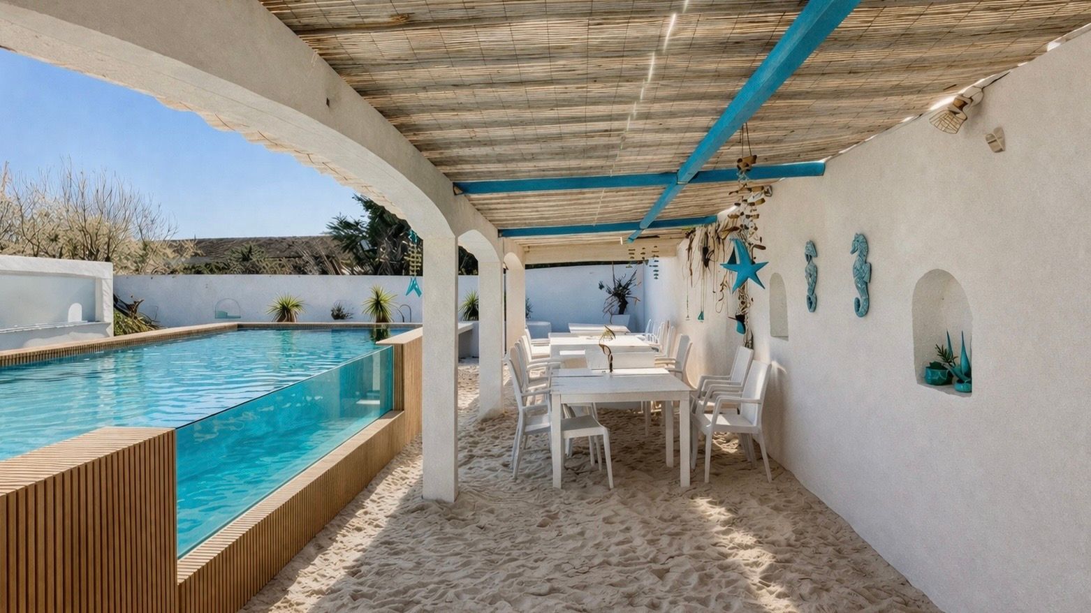 mini piscine design haut de gamme terrasse extérieure