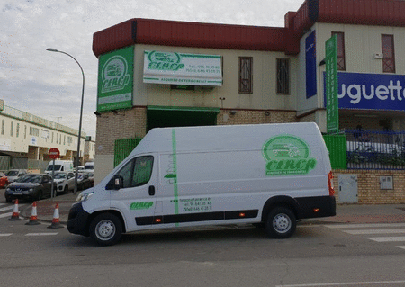 Furgoneta Grupo 4 jumbo o carrozado 16 y 20 de volumen de carga de la empresa CERCA ALQUILER DE FURGONETAS,