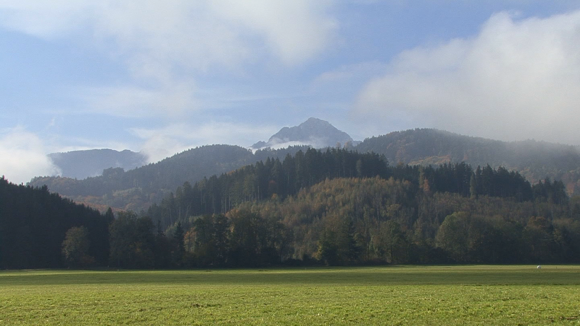 Bergsilhouette des Högl mit Staufen im Hintergrund