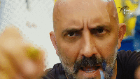 Gaspar Noé sur la plage de la Quinzaine à Cannes, le 14 mai 2018. STEPHAN VANFLETEREN POUR « LE MONDE »